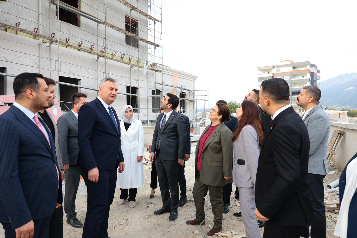 deryayanikashb's tweet image. 📍 Düziçi Adalet Sarayı

İl Başkanımız Sn. Mehmet Sadi Binboğa, Düziçi Kaymakamımız Sn. Kadir Yurdagül, Düziçi İlçe Başkanımız Sn. Turgut Kararmaz, Bahçe İlçe Başkanımız Sn. Zübeyir Kılıç, Düziçi Belediye Başkanımız Sn. Mustafa İba ve teşkilatımızla birlikte, tamamlanmak üzere…