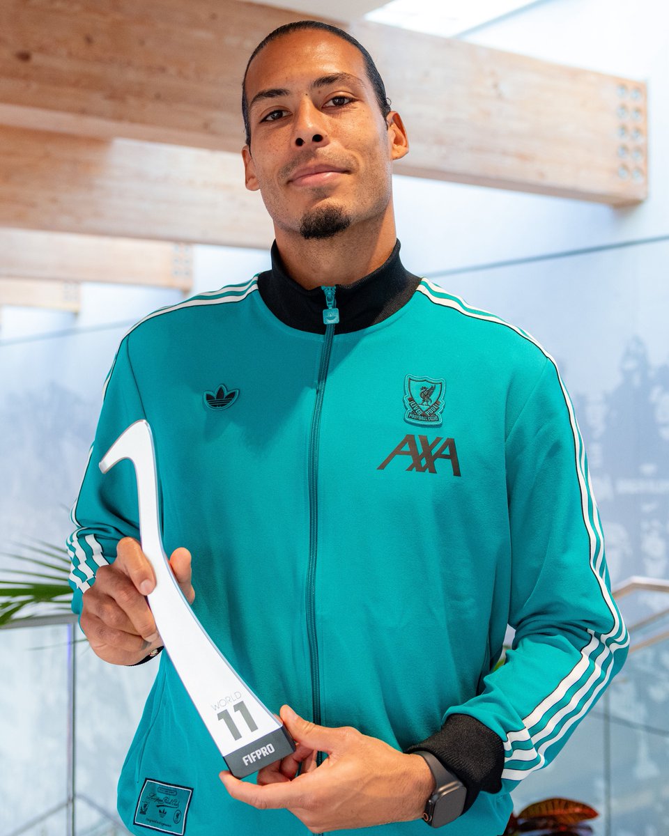 FIFPRO's tweet image. Five and counting 🏆🖐️

Virgil van Dijk was presented with his 2025 FIFPRO #World11 trophy at @LFC today.

Congrats, @VirgilvDijk 👏