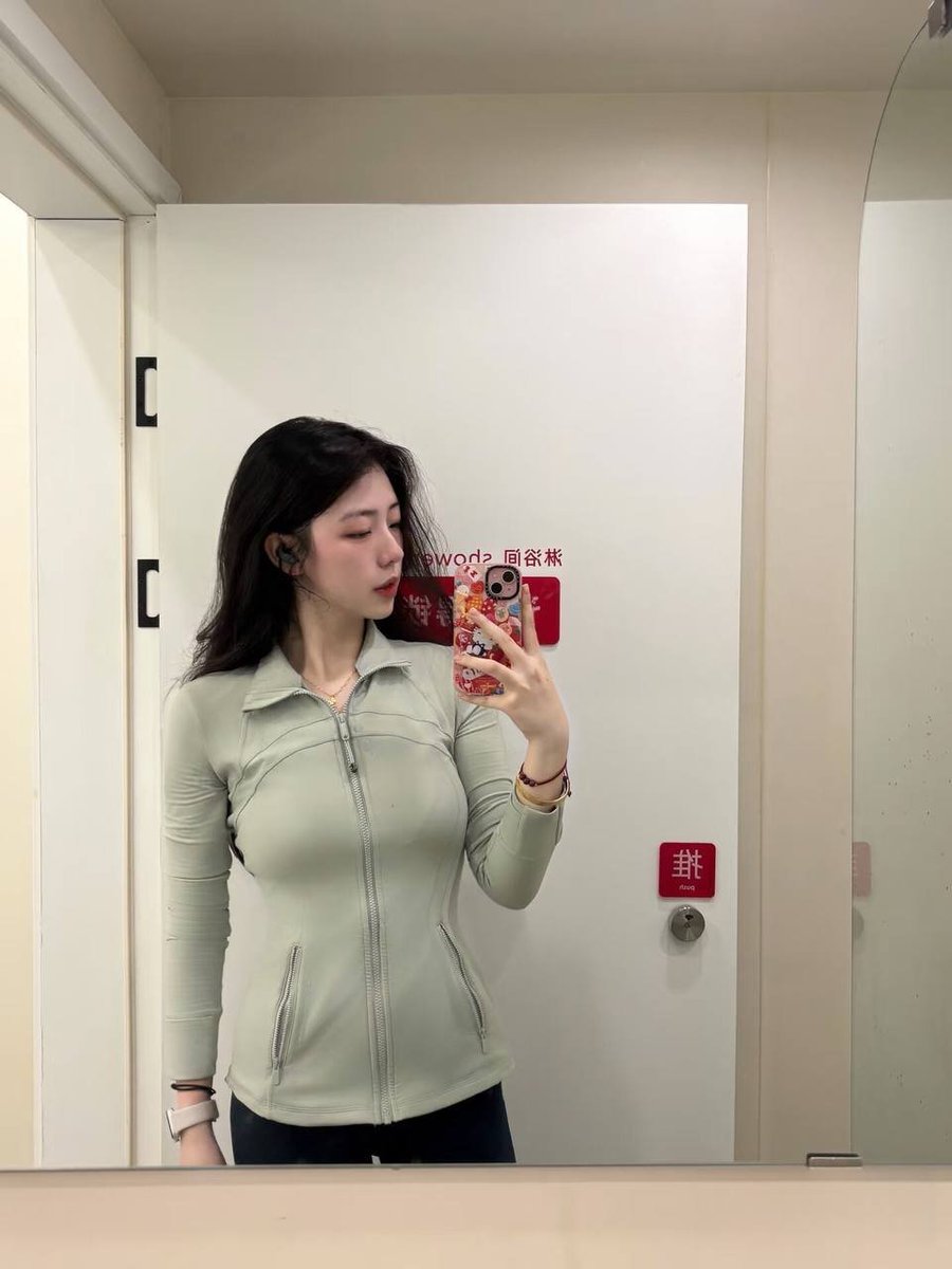 coconuts117's tweet image. 天塌啦，这身材长相斩男也斩女啊！#北京投稿