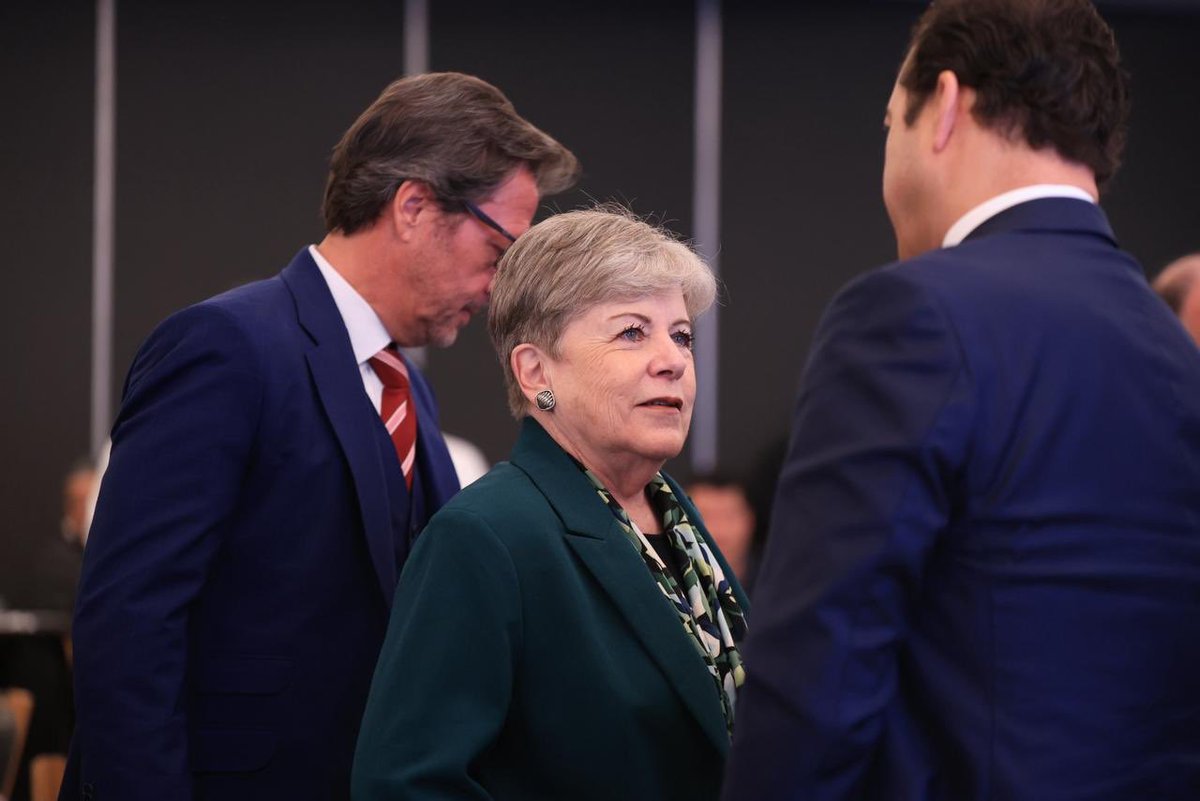 aliciabarcena's tweet photo. En el “Segundo Foro: Enfoque en la Sostenibilidad”, compartí acciones y proyectos de @SEMARNAT_mx y sector ambiental para transitar en 🇲🇽 hacia un modelo de desarrollo responsable, consciente del medio ambiente y profundamente humano. ¡Gracias por su invitación @EnfoqueNoticias! https://t.co/DUBE6misx5