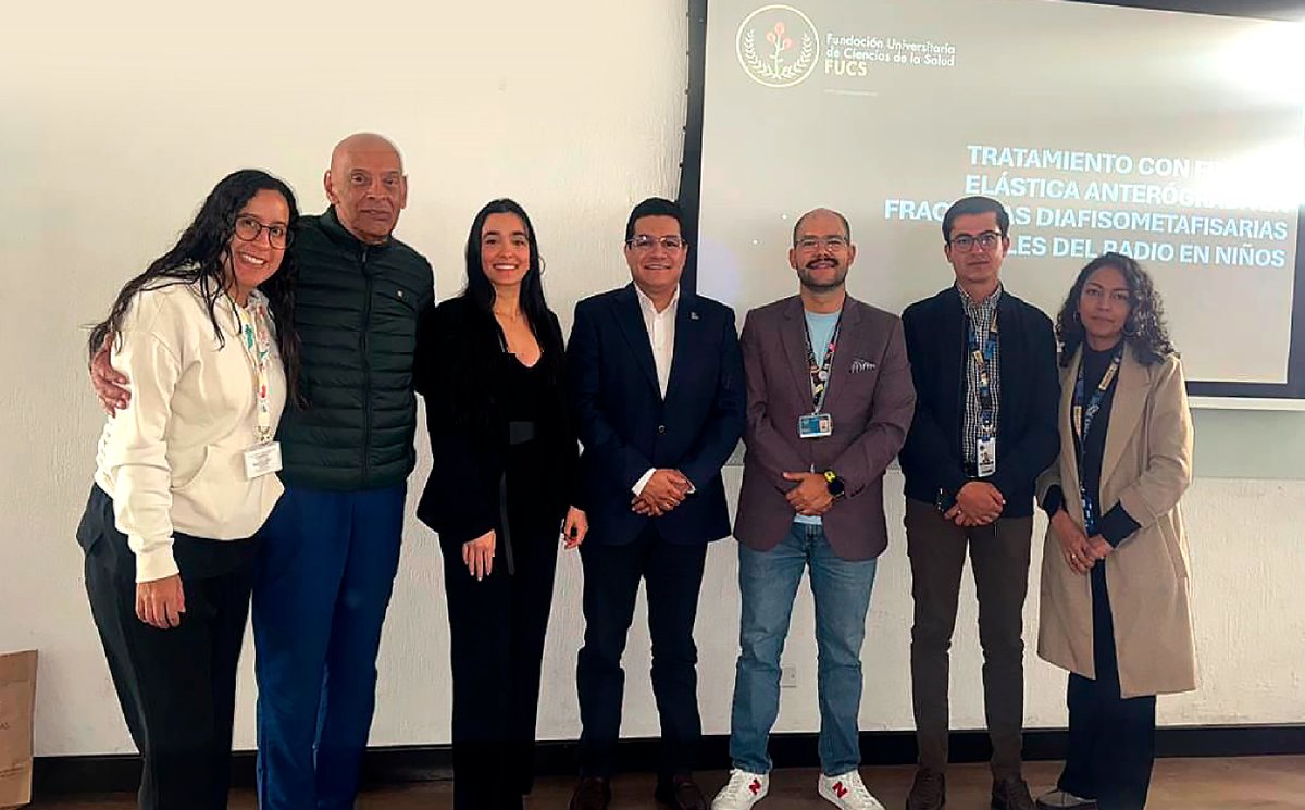 🏅✨ Hoy celebramos un logro muy especial.

Felicitamos a la Dra. Alejandra Asmar por la sustentación y aprobación de su tesis como Fellow de Ortopedia Pediátrica.
Un paso más en su camino para ser Subespecialista FUCS 💙👣