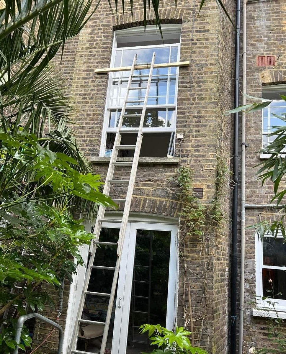 DecoratorsU's tweet image. Genius 😊

#Genius #decorator #ladder