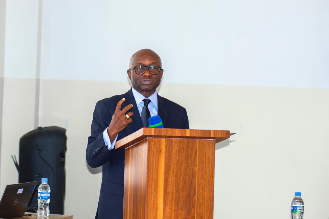 WB_Rwanda's tweet image. He also emphasized a key reform: international works contractors must allocate at least 30% of labor costs to local employment, a step that promotes jobs, skills transfer, and inclusive growth for Rwandans. #InclusiveDevelopment #WorldBankRwanda