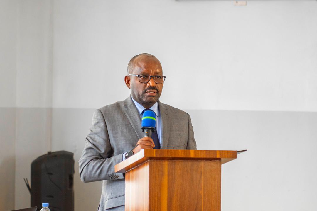 WB_Rwanda's tweet image. He also emphasized a key reform: international works contractors must allocate at least 30% of labor costs to local employment, a step that promotes jobs, skills transfer, and inclusive growth for Rwandans. #InclusiveDevelopment #WorldBankRwanda