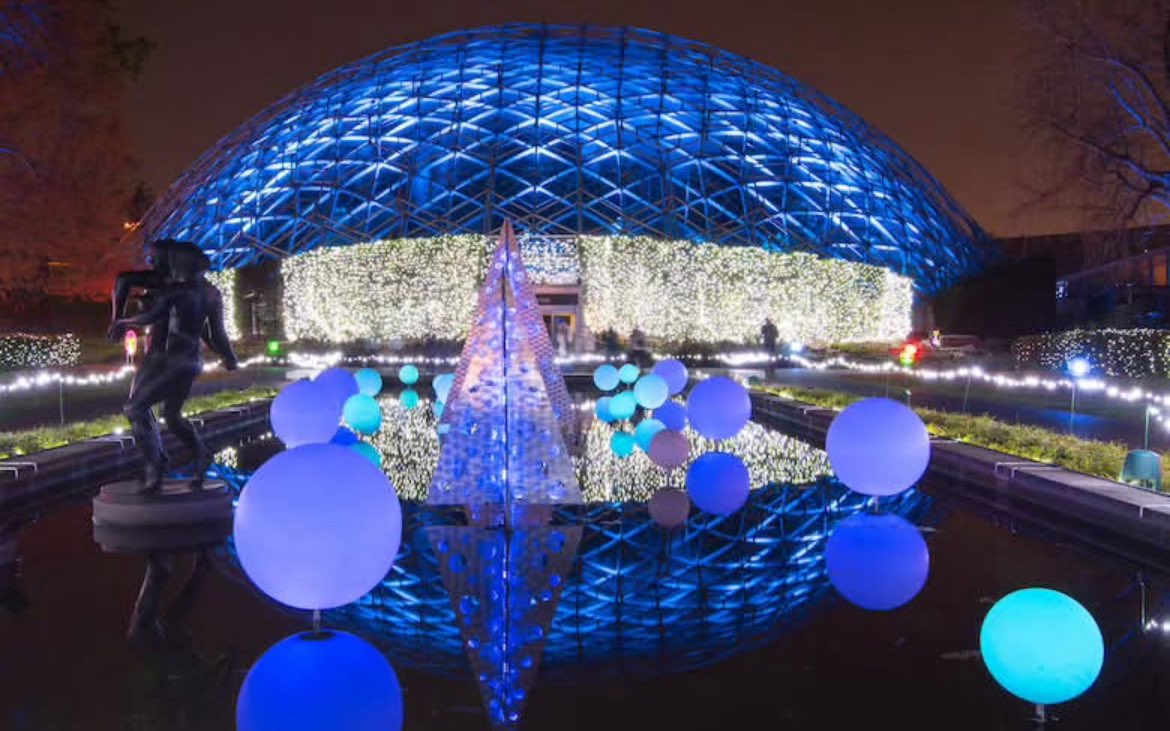 A quick *reminder* that pairing a warm plate of #Cunetto’s pasta with a fun trip to the <a href="/mobotgarden/">MO Botanical Garden</a> is a highlight of the holidays.
🍝🎄🎅🤶
Carry on the #STLtradition ⚜️