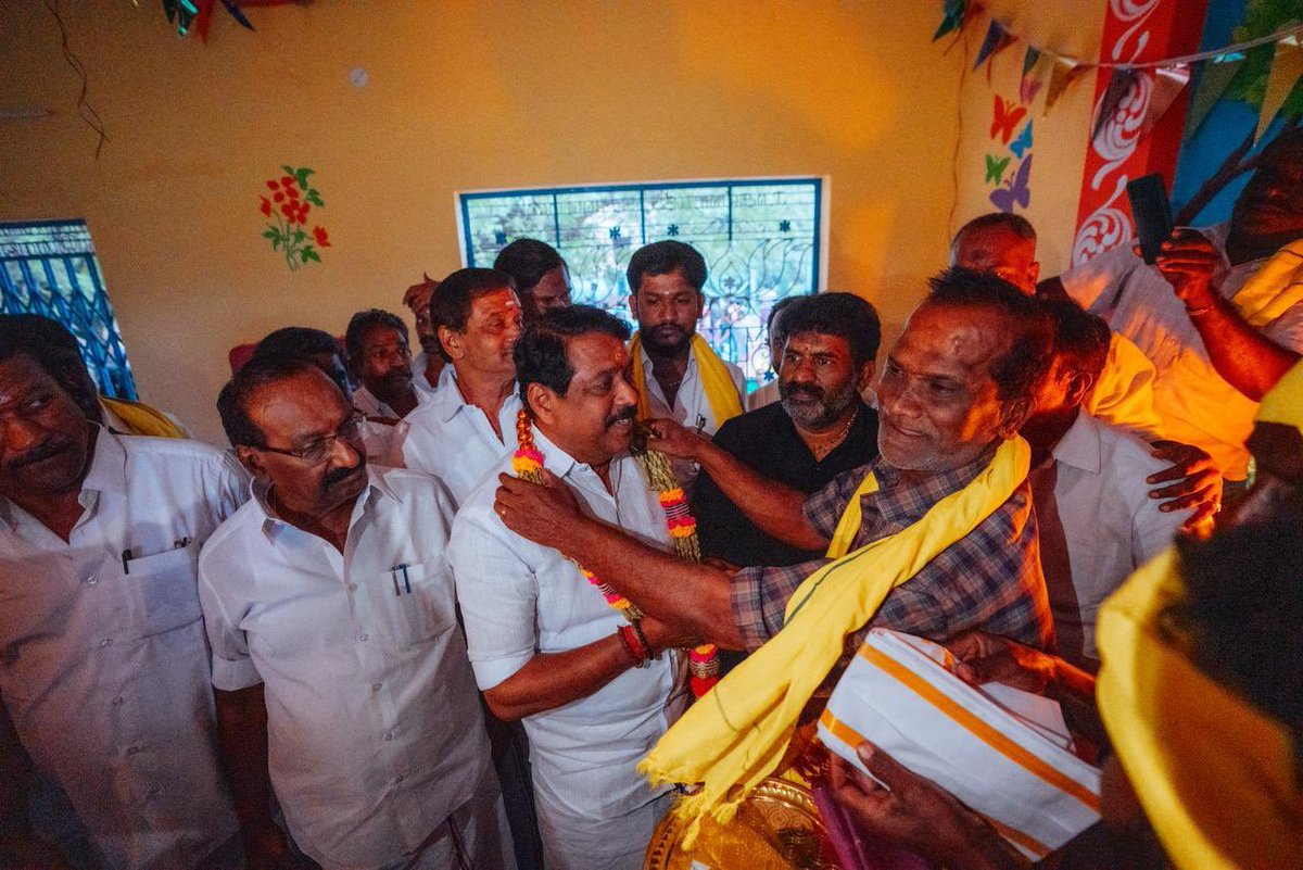 NainarBJP's tweet image. இன்றைய தினம் &quot;தமிழகம் தலை நிமிர தமிழனின் பயணம்&quot; யாத்திரையின் ஒரு பகுதியாக தேனி மாவட்டம் கரட்டுப்பட்டி மக்களின் வாழ்வதாரத்தை காக்க மலைமாடுகளுக்கான மற்றும் அந்த மாடுகள் இனத்தை இன்று வரை தேனி மலை மாடுகள் அழியாமல் பாதுகாக்கும் அந்த மக்களுக்கான கோரிக்கைகள் மற்றும் விவசாயிகளின்…