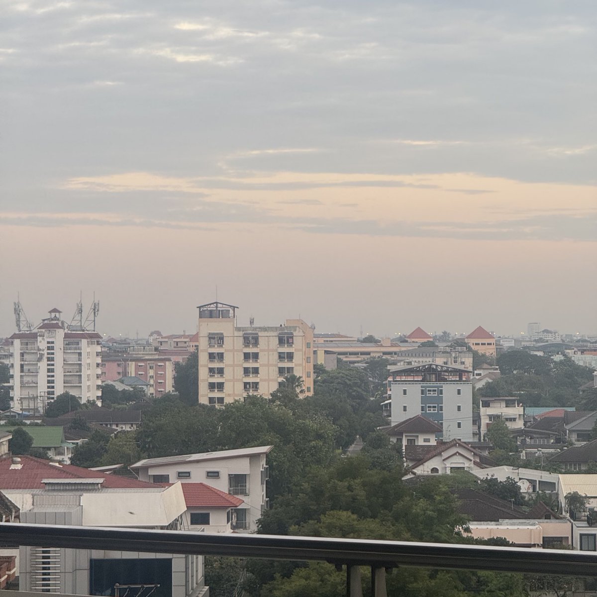 wanwanq2's tweet image. สามงานสองวันรวมเรียน💪🏻😭