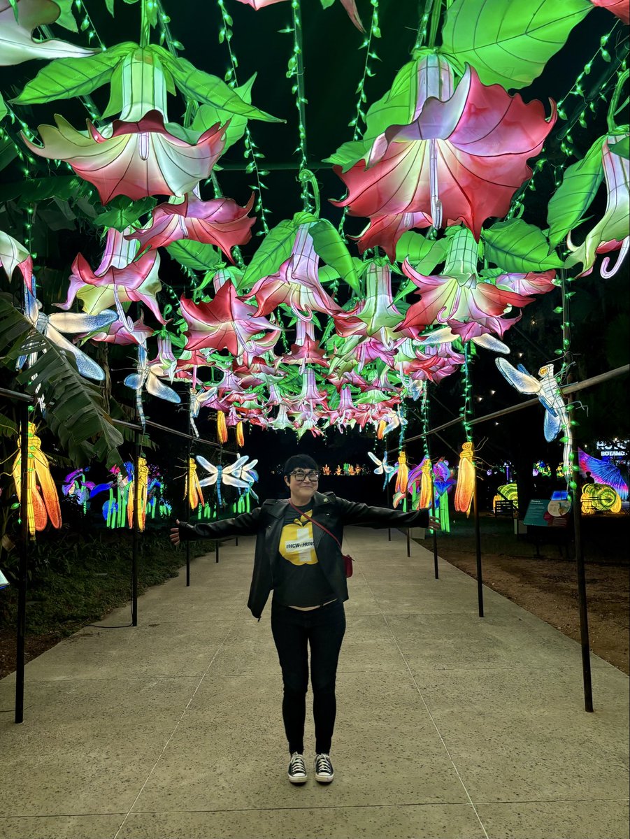 fumikochino's tweet image. #ThreeGoodThings:
1️⃣ #RadiantNature at the Houston Botanic Gardens 🌼🪷🪻🌸 (repping one of my #HCWvsHunger shirts)
2️⃣ setting up our Christmas tree at home 🎄✅
3️⃣ @HCWvsHunger starts in 3 days!! 
hcwvshunger.org
