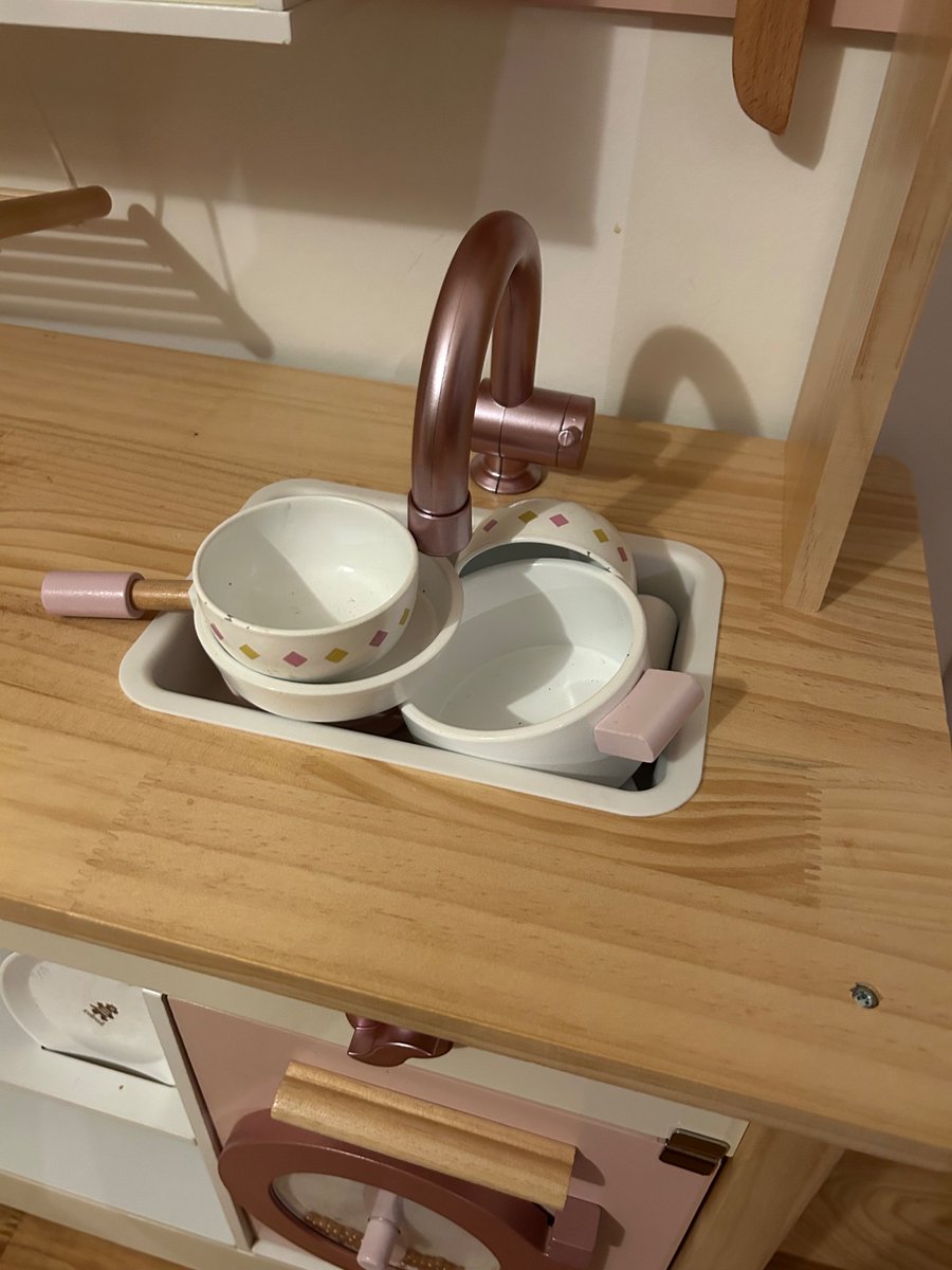 OliveTending's tweet image. toddler daughter has been watching and learning from me a little too closely 🥲 smh