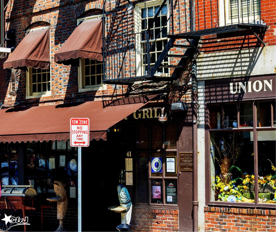 CJBUSLINES's tweet image. Can you guess where this is 👀 

C&amp;amp;J drops you right at South Station — steps from some of Boston’s best and most memorable spots. Grab your ticket today: hubs.ly/Q03VnG160

Hint: The building was listed as a National Historic Landmark on May 27, 2003
#Ridecj #SouthStation