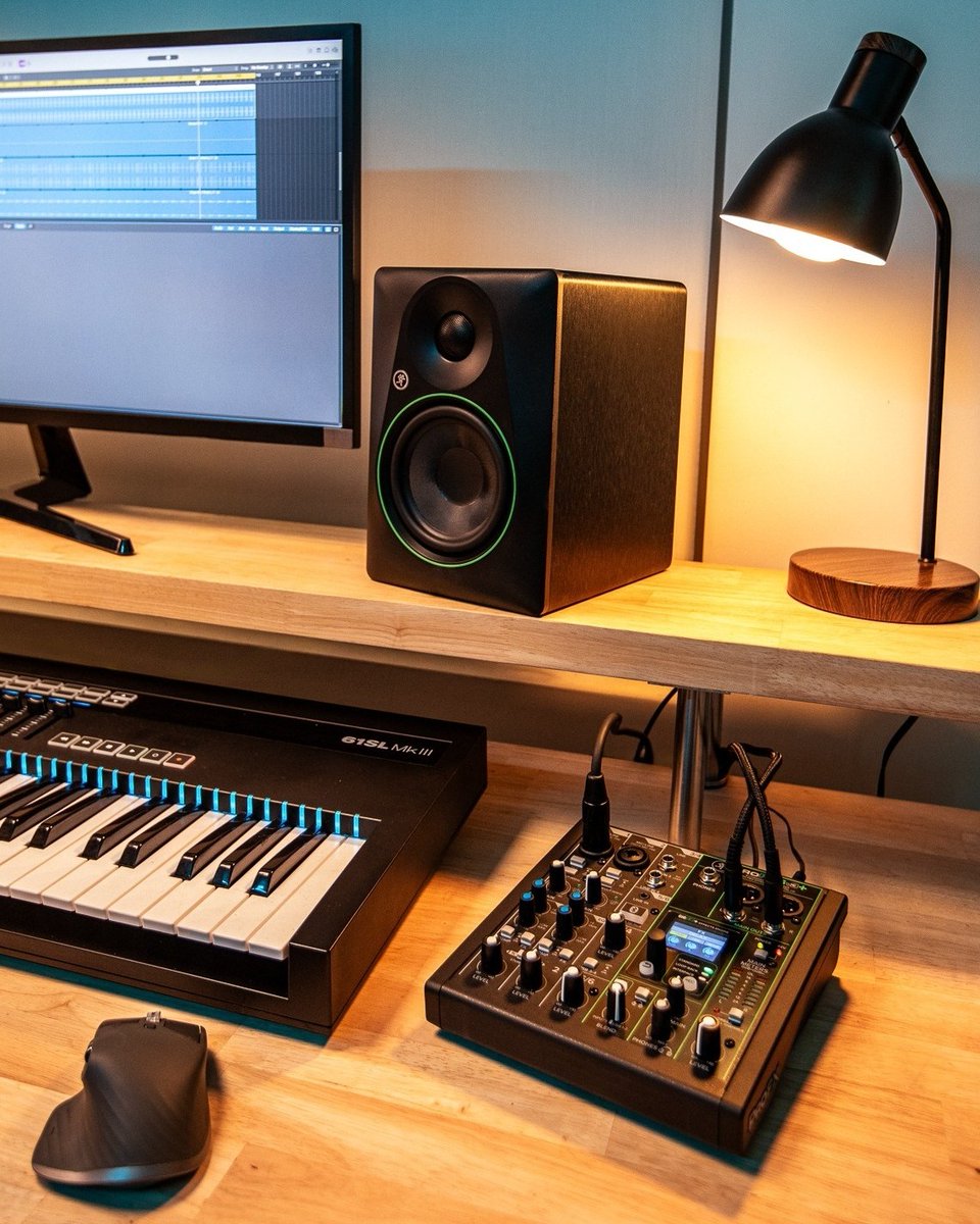 ImportMusica's tweet image. Mackie ProFX6v3+ Mezclador de 6 canales con efectos y USB
-Mezclador analógico de 6 canales con 2 preamplificadores de micrófono
-Interfaz de audio USB-C de 2 entradas/4 salidas
-bluetooth
-Efectos
Compra aquí: importmusica.com/sonido-ambient…