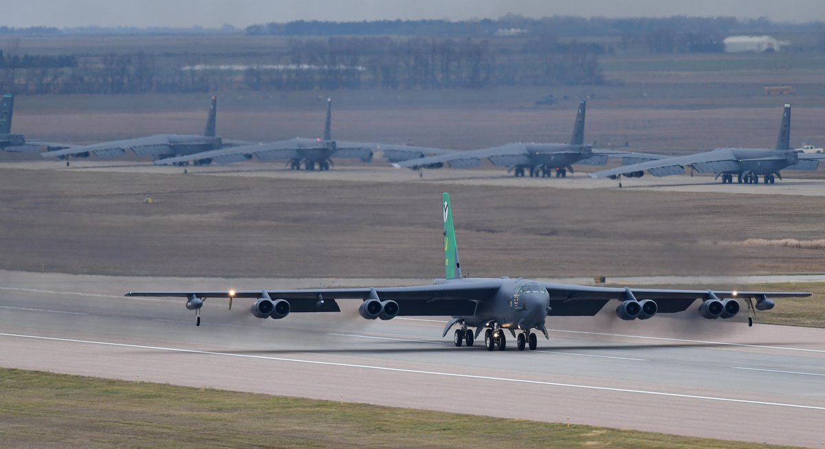 AIYeyENGDdJkjTr's tweet photo. Nov. 25, 2025
#Minot AFB, North Dakota ==>
#PAPPY11 #AE5871 USAF B-52H Stratofortress
#PAPPY12 #AE6CA6 USAF B-52H Stratofortress https://t.co/L2uNy71qft