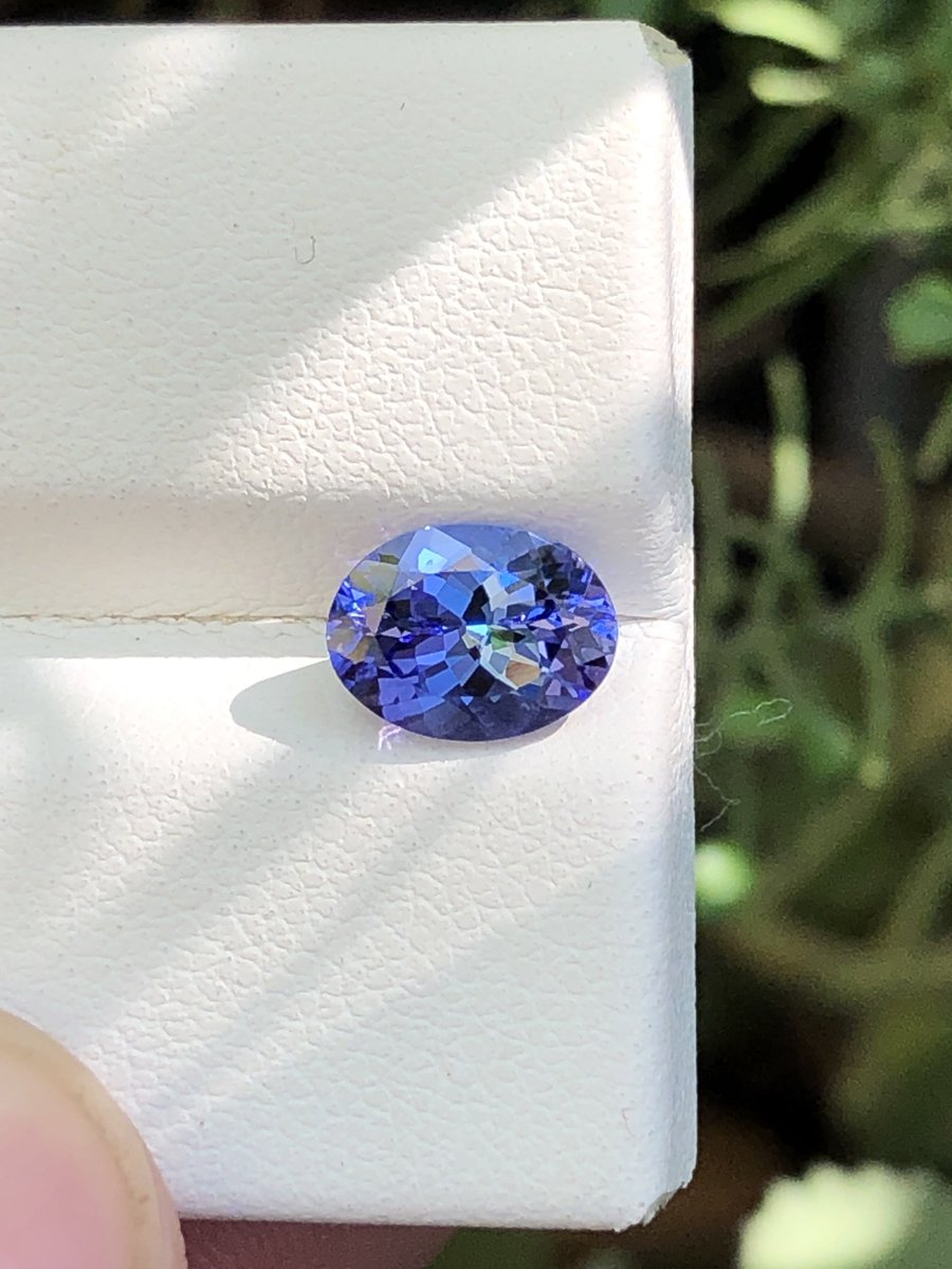 天然タンザナイト オーバル ブルーカラー 重量 - 1.35カラット サイズ