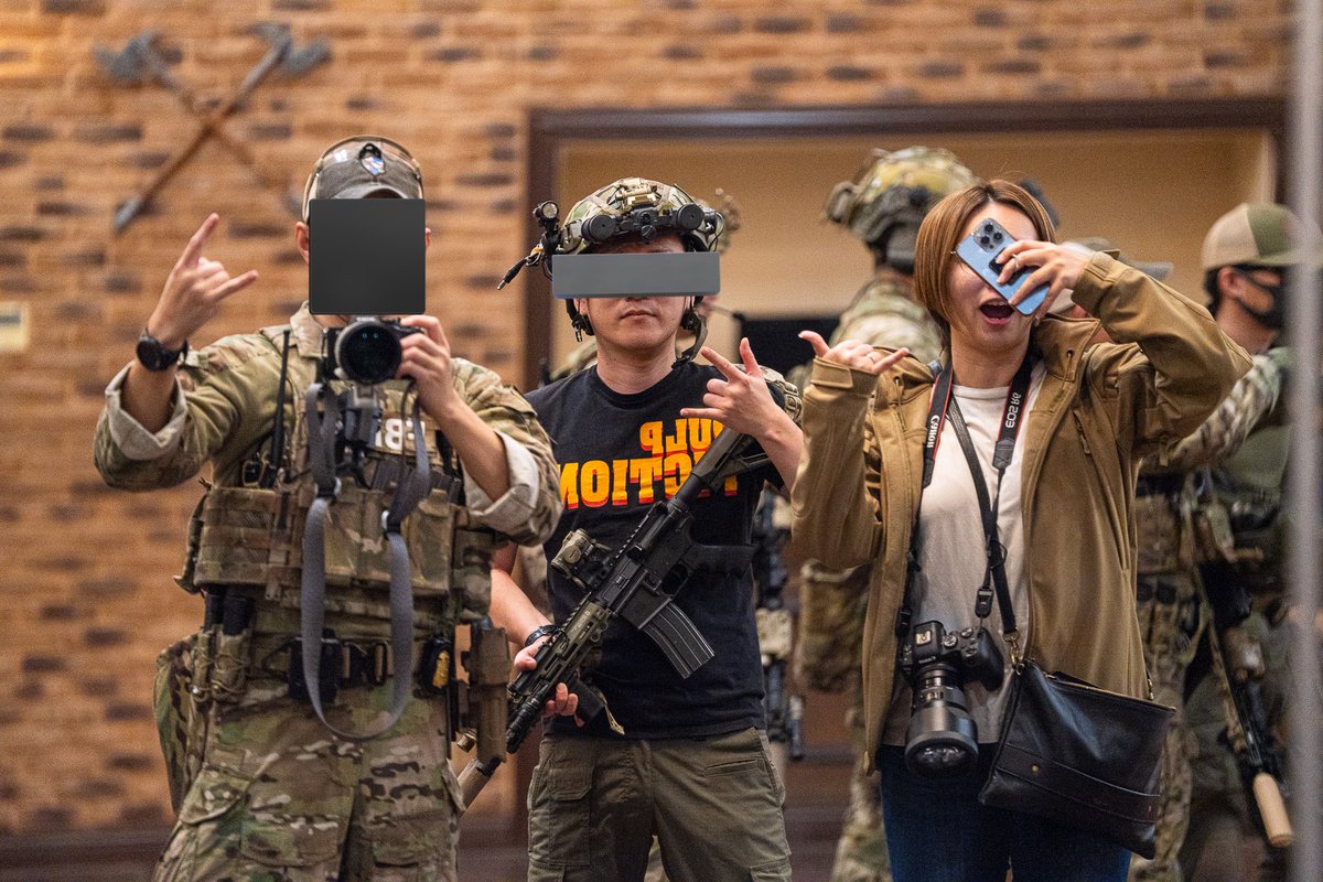 TSHIM31's tweet image. とんとんさんと蓮華さんいたら大体ふざけてる