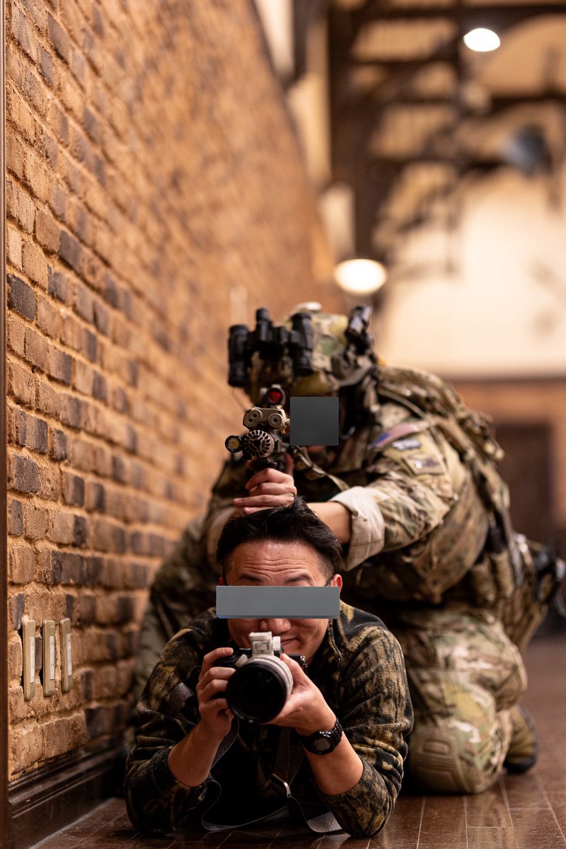 TSHIM31's tweet image. とんとんさんと蓮華さんいたら大体ふざけてる