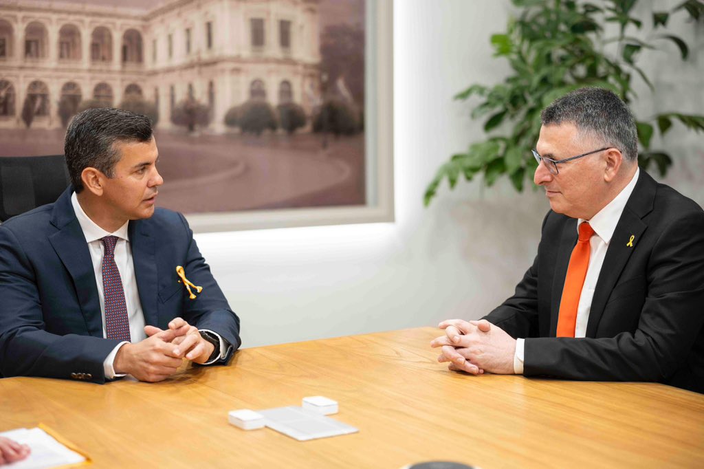 gidonsaar's tweet image. Honored to meet the President of Paraguay @SantiPenap in Asunción. 
We discussed ways to strengthen bilateral and economic ties as well as the situation in the Middle East and Latin America. 
I detailed our economic delegation that accompanied me and we discussed the MOU on…