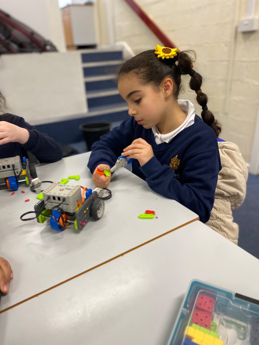 Hawthorn_PS's tweet image. Upgrading our Codebase robots in preparation for the next stage of our coding journey. We really enjoy solving the build problems.