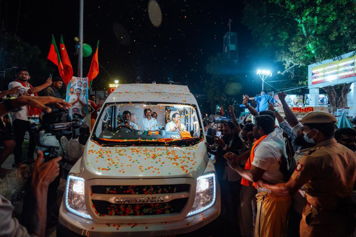 NainarBJP's tweet image. 2026ல்,200 தொகுதிகள் நமக்கே...

இது தான் இறைவன் போட்டு வைத்திருக்கும் கணக்கே...

ஆட்சி மாற்றம் தமிழகத்தில்  ஏற்படப் போகிறது விரைவிலே...

மக்கள் மனம் கவர்ந்த மாண்புமிகு பாரதப் பிரதமர் திரு.நரேந்திர மோடி அவர்களின் வழியிலே...

 எங்கிருந்தாலும் திரும்பிப்  பார்க்க வைத்துவிடும்…