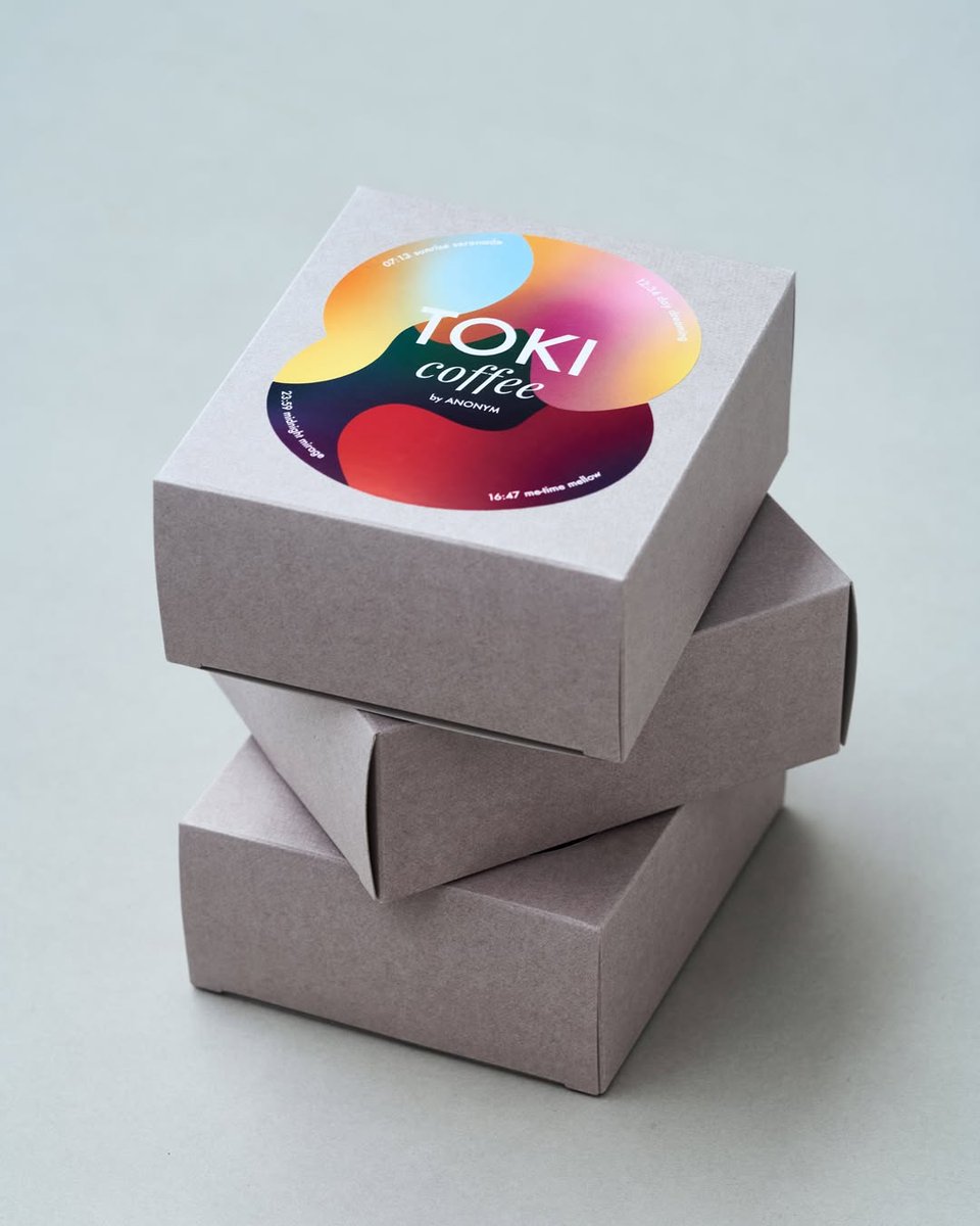 PENTAWARDS's tweet image. Chine&apos;s #packagingdesign for Ombre pairs understated grey boxes with vibrant, gradient labels that radiate energy. The bold, fluid colour shapes add a modern, artistic contrast, balancing calm sophistication with creative flair. #DailyDesignInspiration