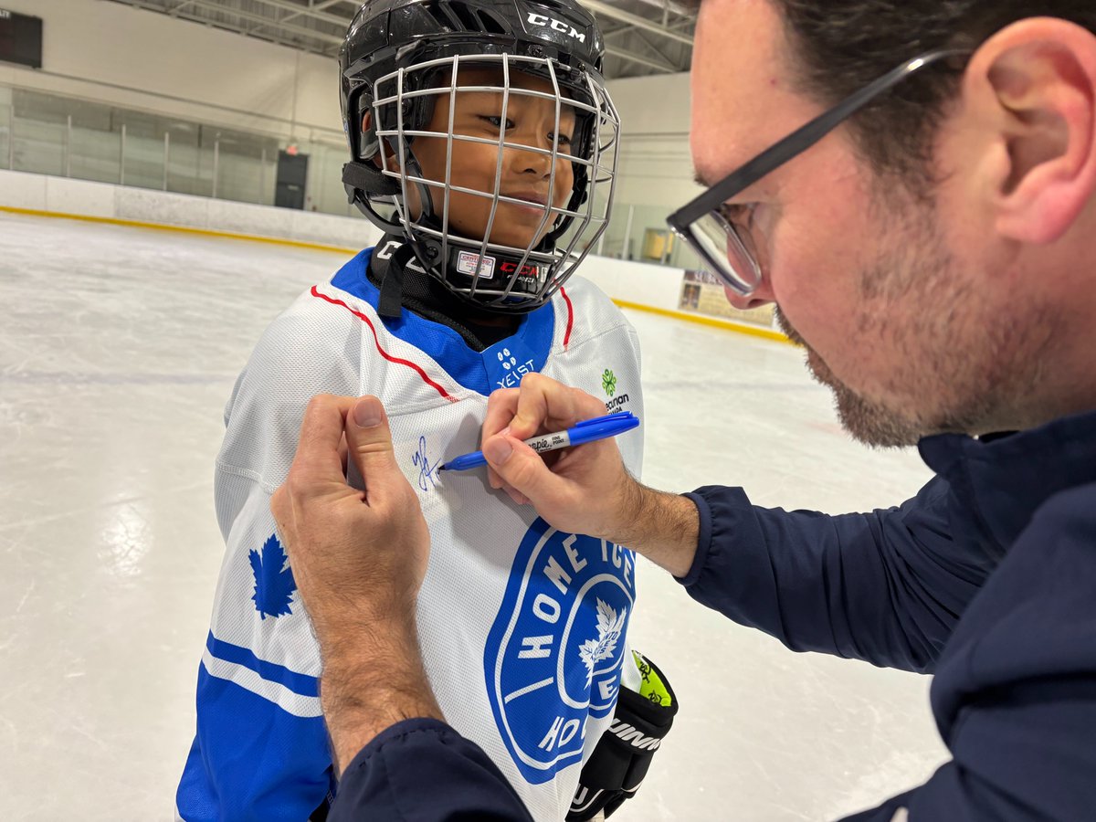 LeafsAlumni's tweet photo. This past weekend Wayne Primeau hosted the most recent Home Ice Hockey clinic at Grandravine Community Centre.
#leafsforever #leafs #leafsnation #foryou #foryoupage #tmla #hockey #hockeylife #player #hockeyplayer #toronto #canada #blue #white #maple #leaf #nhl #nhlhockey https://t.co/RDnk1AocZ1
