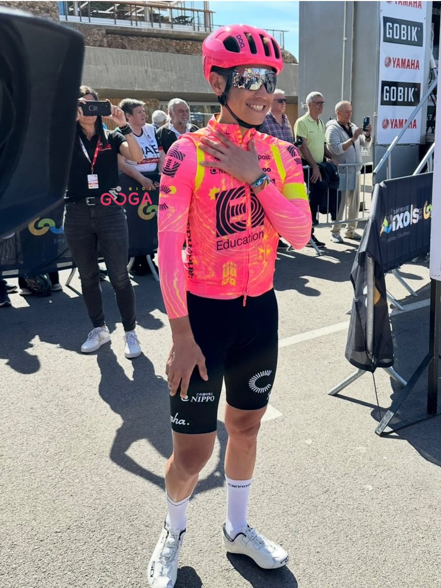 BiciGoga's tweet photo. Se hace oficial el retiro de ESTEBAN CHAVES. Con más de 15 temporadas en sus piernas, podios en el Giro, la Vuelta y la gloria de un monumento (Lombardía) para Colombia, chavito siempre dejó su máximo, como capo y como apoyo a sus compañeros. Lo mejor en lo venga Esteban! https://t.co/Ci2W5lJmCu