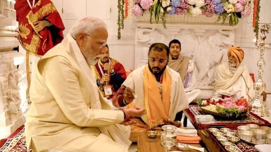 HemanNamo's tweet image. 5️⃣ /6

2020–2024:
Modi performed the Bhoomi Pujan (2020) and the historic Pran Pratishtha (22 Jan 2024), fasting 11 days and completing every Vedic ritual.
Ayodhya was rebuilt with airports, roads, ghats, heritage corridors — the largest cultural redevelopment in independent…