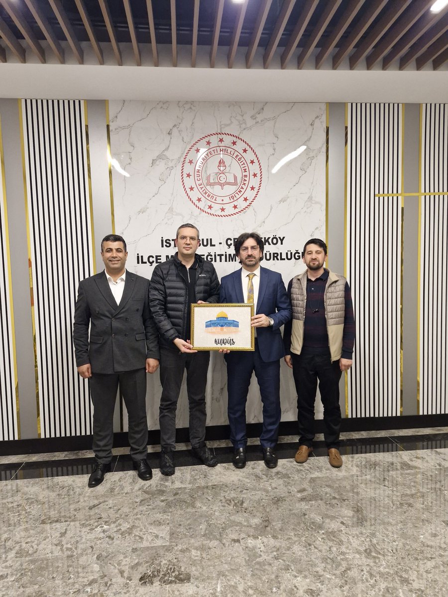 Öğretmenler Günü vesilesiyle Çekmeköy İlçe Millî Eğitim Müdürümüz Sn. Mustafa Akhan’ı ziyaret ederek gününü tebrik ettik. Eğitim camiamıza emek veren tüm öğretmenlerimize şükranlarımızı sunuyoruz.