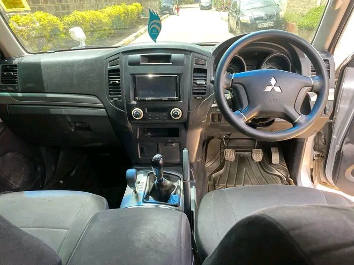 Pajero 
Manual 
3000cc petrol 
1,350,000ksh
0799561061