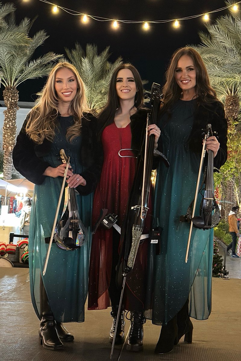 🎻✨ Bella Strings performed at The District’s tree lighting with a mix of holiday classics and pop — alongside the Raiderettes!

#BellaStrings #HolidayEntertainment