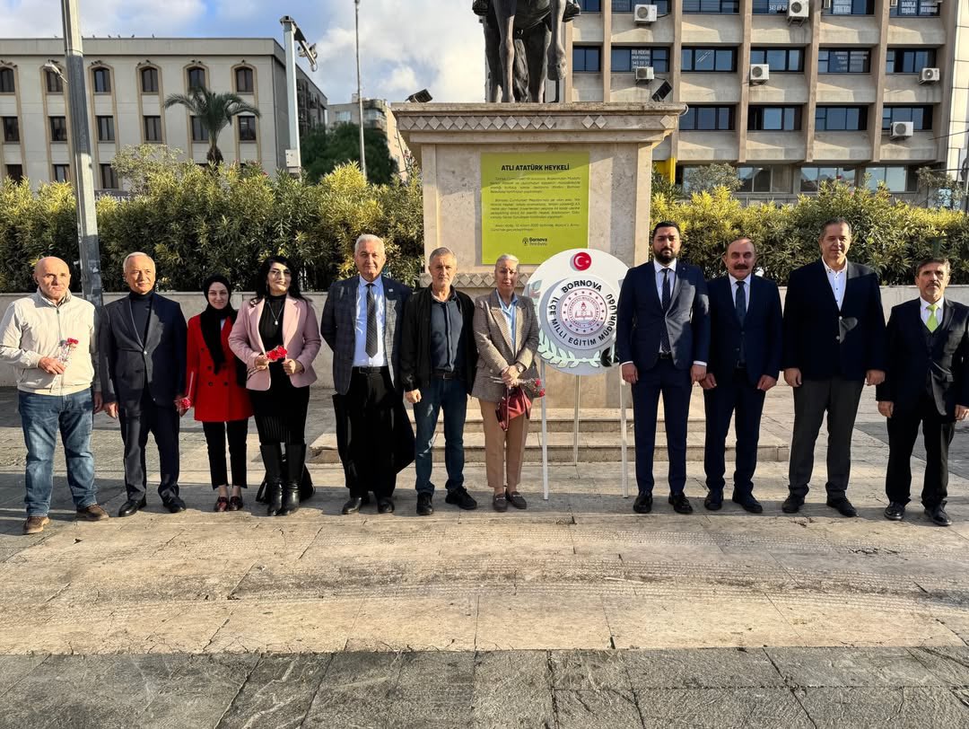 24 Kasım Öğretmenler Günü vesilesiyle Bornova Cumhuriyet Meydanı’ndaki törene katılım sağladık. Başöğretmen Mustafa Kemal Atatürk’ün bize bıraktığı değerler doğrultusunda, geleceğimizi şekillendiren tüm öğretmenlerimizi saygı, sevgiyle anıyoruz. Emekleriyle yarınlarımızı