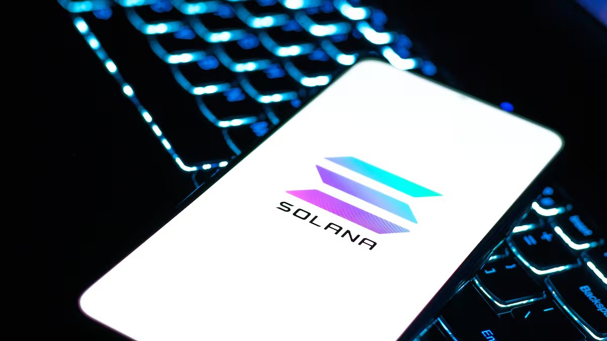 stakecraft's tweet image. #Solana is once again discussing changes to its inflation schedule, this time with a proposal to double the disinflation rate from 15% to 30% per year, potentially removing nearly $3B in future SOL emissions.

As a #validator operator running infrastructure across Solana since…