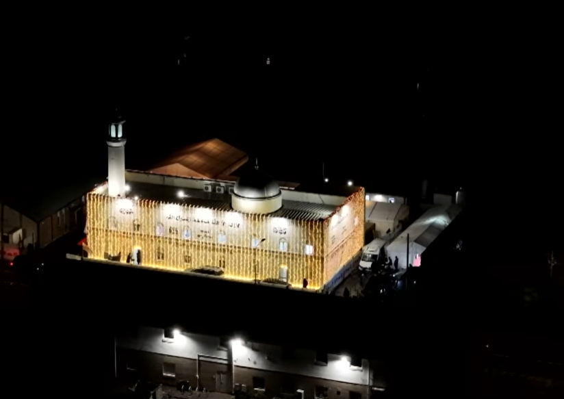 "Mosques are beacons of peace." 

At the opening of the new Baitur Raheem Mosque in Cardiff, His Holiness Hazrat Mirza Masroor Ahmad reiterated the true role of a mosque as not only a place of worship but also as source of peace and humanitarian service for all.