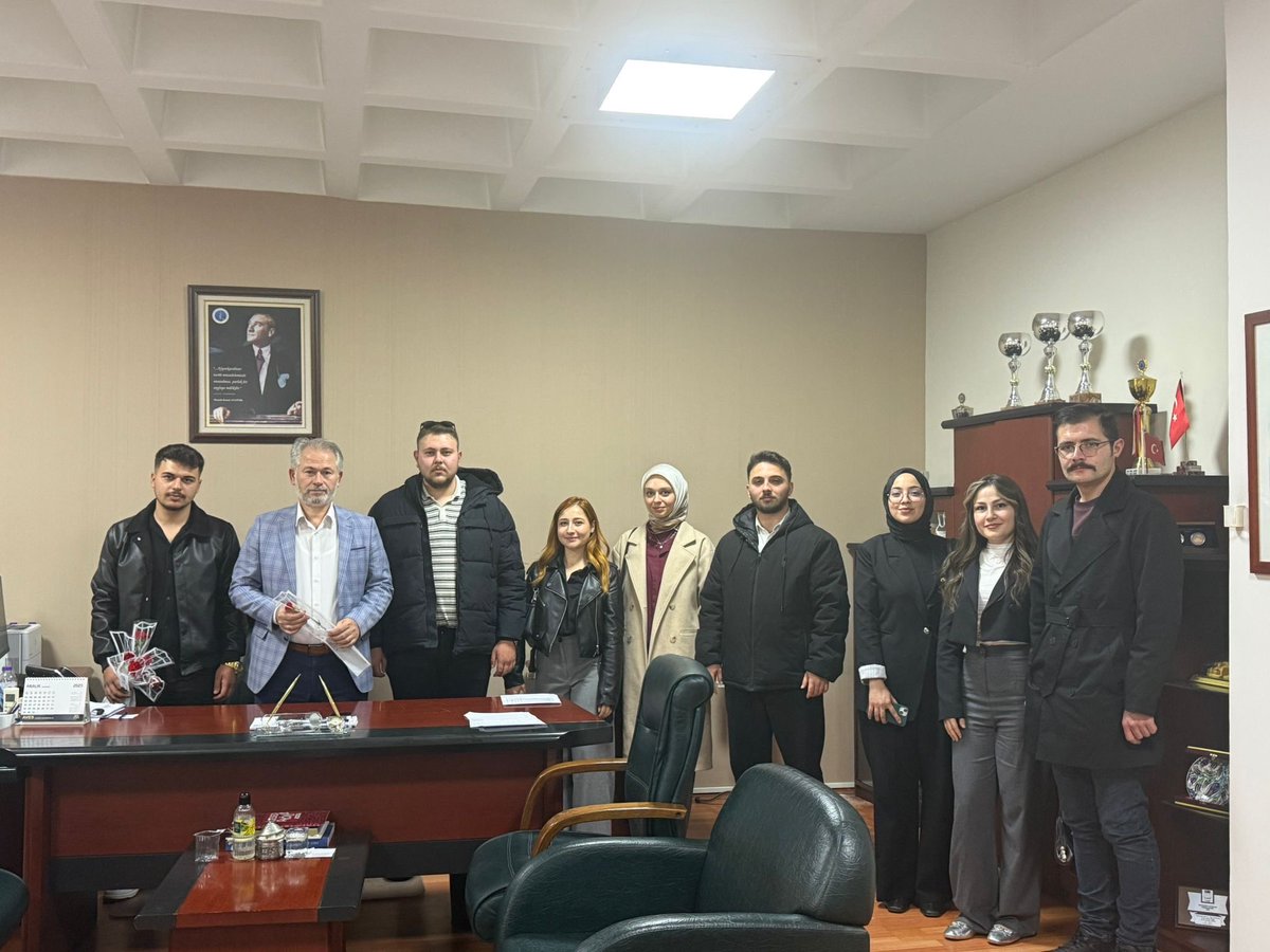 AfyonUniakTR's tweet photo. ÜNİAK olarak Meslek Yüksekokulu ve Fen Edebiyat Fakültemizde Öğretmenler Günü’nü kutladık! 🎉
Hocalarımızın emeğine ve yol göstericiliğine teşekkürler! 🚀💛

#KocatepeÜniversitesi #AfyonÜniak #ÖğretmenlerGünü https://t.co/1Xj2OXnn6O