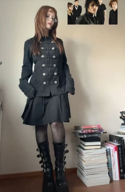 Pipistrelluu's tweet image. go to pinterest and search 🤖🤖👀𐙚 
celebrity 𐙚 
outfit 𐙚 
quote 𐙚 
aesthetic