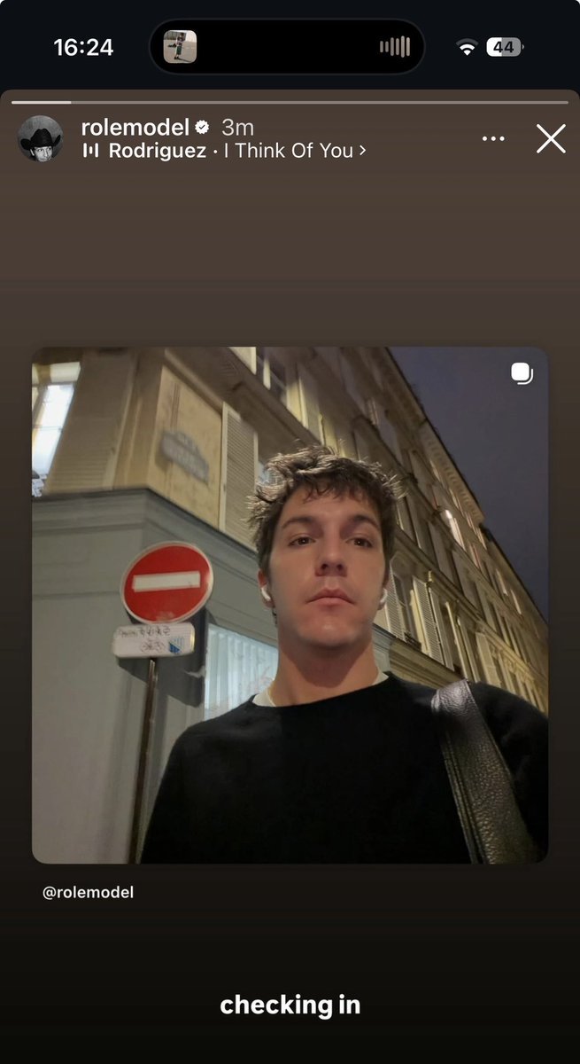 xrayinhaler's tweet image. WHY’D HE GET RID OF THE SKIN BY RHODE 😭😭😭😭😭