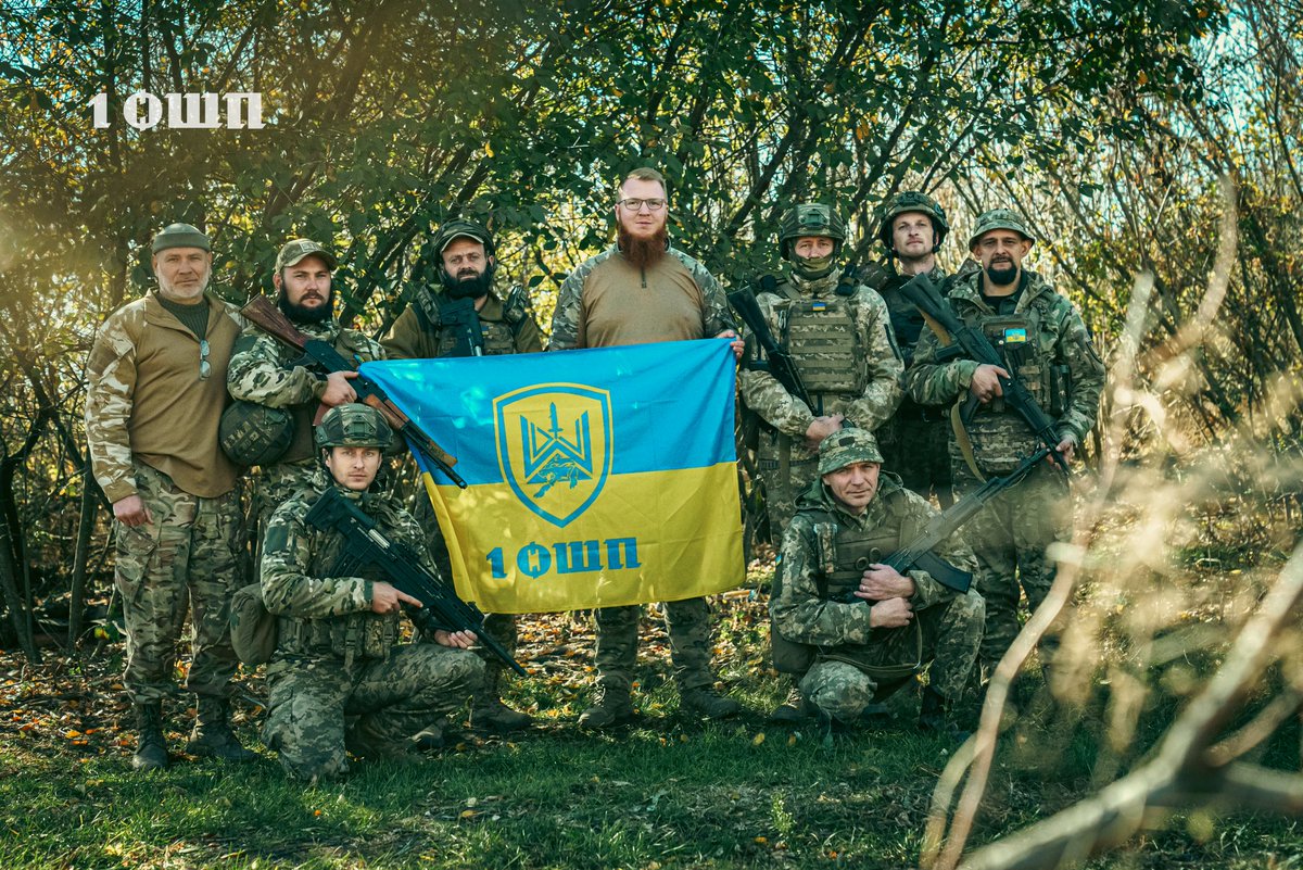 davinci_army's tweet image. Підвоз арти — окреме мистецтво.
Ювелірна точність починається з ретельної підготовки.

Професіоналізм артилерійського забезпечення у 1 ОШП ім. Дмитра Коцюбайла — в увазі до деталей.
У виважених порохах, перевірених снарядах і чітко налагодженій роботі єдиного організму.