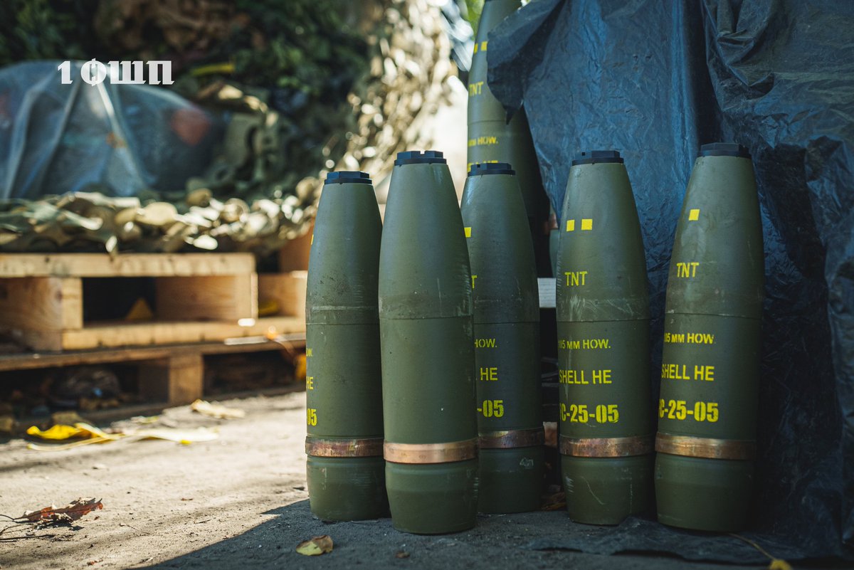 davinci_army's tweet image. Підвоз арти — окреме мистецтво.
Ювелірна точність починається з ретельної підготовки.

Професіоналізм артилерійського забезпечення у 1 ОШП ім. Дмитра Коцюбайла — в увазі до деталей.
У виважених порохах, перевірених снарядах і чітко налагодженій роботі єдиного організму.