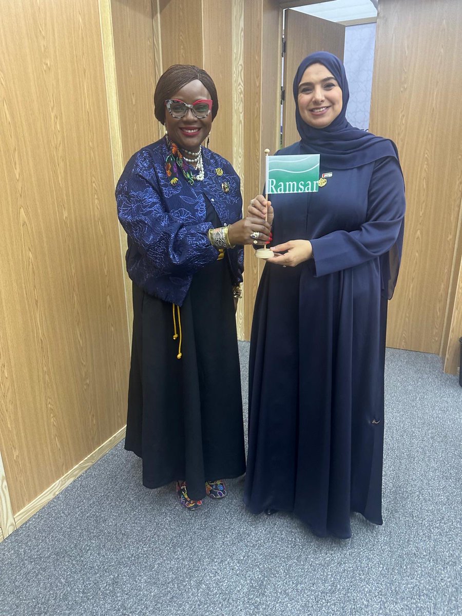 RamsarConv's tweet image. Today the Secretary General met with H.E. Dr. Amna bint Abdullah Al Dahak, UAE Minister of Climate Change and Environment.

Their discussion highlighted the UAE’s continued leadership on wetland conservation and shared priorities ahead of the 2026 @UN_Water Conference, co-hosted…