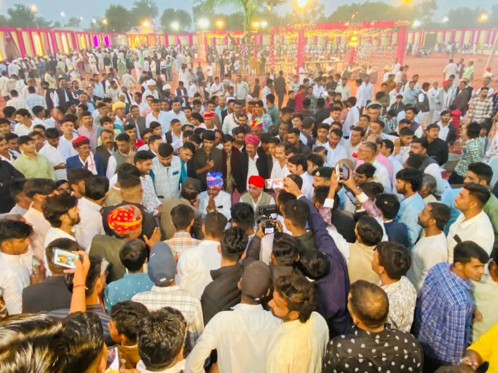 JSMedia336533's tweet photo. बाङमेर के RLP नेता थानसिंह राजपुरोहित के वैवाहिक कार्यक्रम में  डोली राजगुरा (बालोतरा) में  कई दीग्ज नेता सम्मिलित होकर नवदंपत्ति को हार्दिक शुभकामनाएँ एवं ��शीर्वाद प्रदान किया।
#thansingh_doli 
#jasnathji_sandesh
@thansinghdoli
#Thansingh_Doli
#RLP
#hemaram_chodhary https://t.co/Hjx6YSiFjU