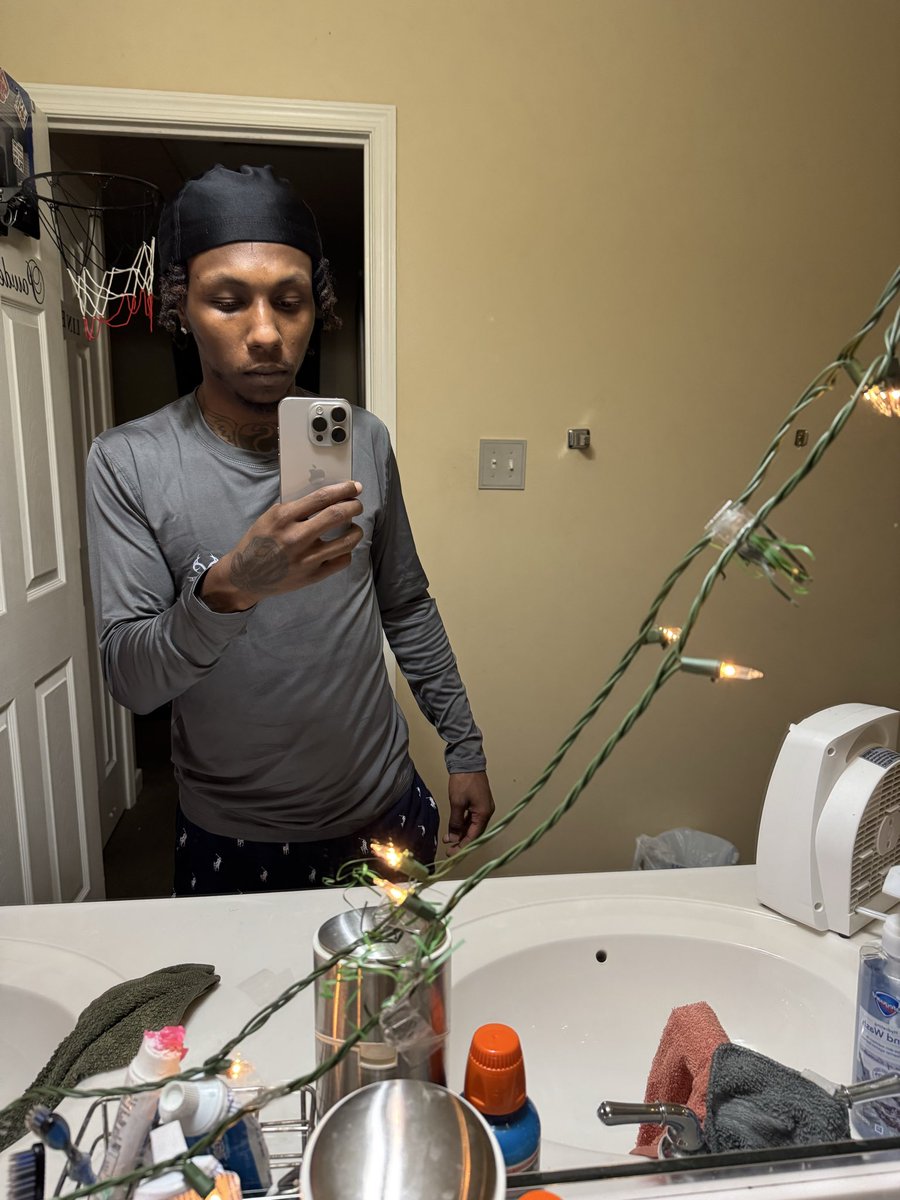 thepluggbrudda's tweet photo. Finally I’m allowed Back … https://t.co/qvkjUplXLx