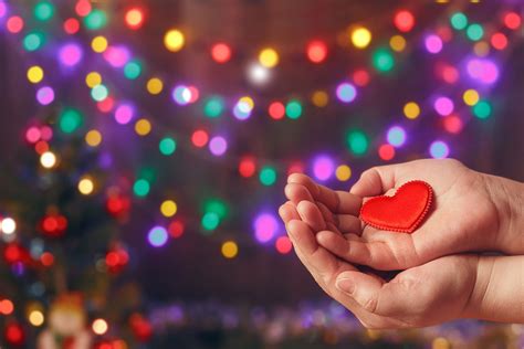 Navigating the holiday season can be challenging for us all, and especially survivors. Here is a great resource reminding us to have empathy and kindness for ourselves during this hectic time. humanoptions.org/navigating-the…