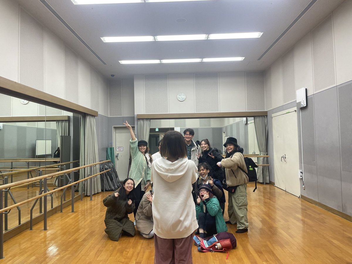 <a href="/exposdesign/">万博設計</a> <a href="/hacmoto/">橋本匡市</a> <a href="/kaienjikokuhyo/">開演時刻表・関西の公演情報まとめ</a> 大阪兵庫だけではない関西2府4県の劇場に通う人々はすべからく今週末の万博設計を観るべし、と思う。劇作、演出、俳優全ての面で昨日までの虚空旅団とは180度違う、いわば炸裂する演劇が目の前に展開するはずだから。そしてこれが伊丹で観られる最後の作品群の1つであることに誇りを感じてほしい。→