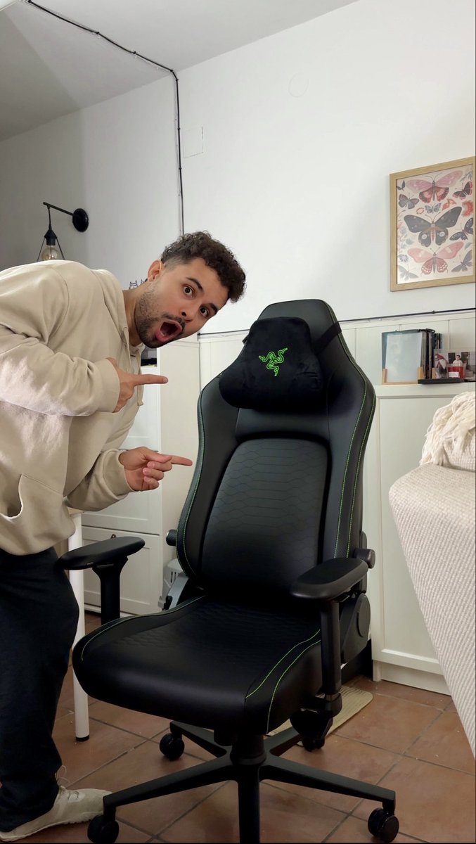 Muchas gracias a <a href="/RazerES/">R Λ Z Ξ R 🇪🇸</a> por mandarme esta pedazo de silla Iskur V2, con el soporte lumbar 6D que tiene puedo jugar DH Devourer y quedarme dormido en un sitio cómodo mientras pulso 2 botones☺️

(en realidad María me la ha robado ya y la ha puesto en su setup)
#razer #publi