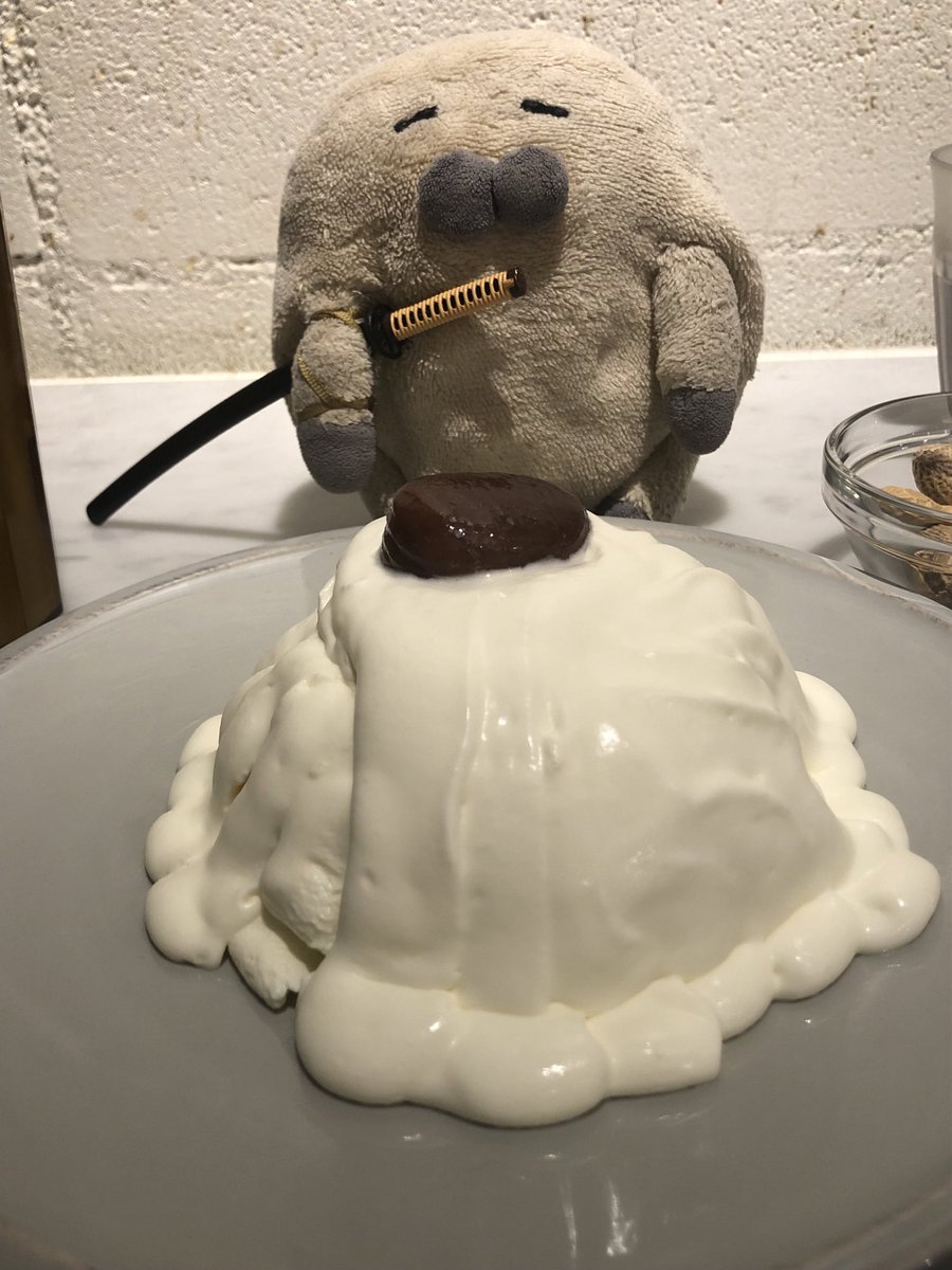 secondkotetsu's tweet image. 相棒と一緒に食べた絶対美味いやつ！
FLIPPER&apos;Sのスフレモンブラン 完熟柿ソース🌰🥞✨
食感と絶妙な甘味が最高すぎるスフレパンケーキに、栗のペーストや無花果ジャム、チーズクリームがマッチしてウマウマすぎるし、柿ソースがアクセントになって、日本の秋を存分に感じられる逸品✨…