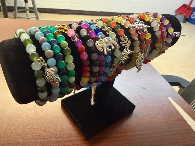 Big Red wants YOU to shop local this Small Business Saturday (11/29)! For one day only: Stop in the Big Red Supply Company Pop-Up located in the Maid Rite building in Uptown Marion from 10-6. You will find a variety of awesome gifts, made and sold by Marion students!