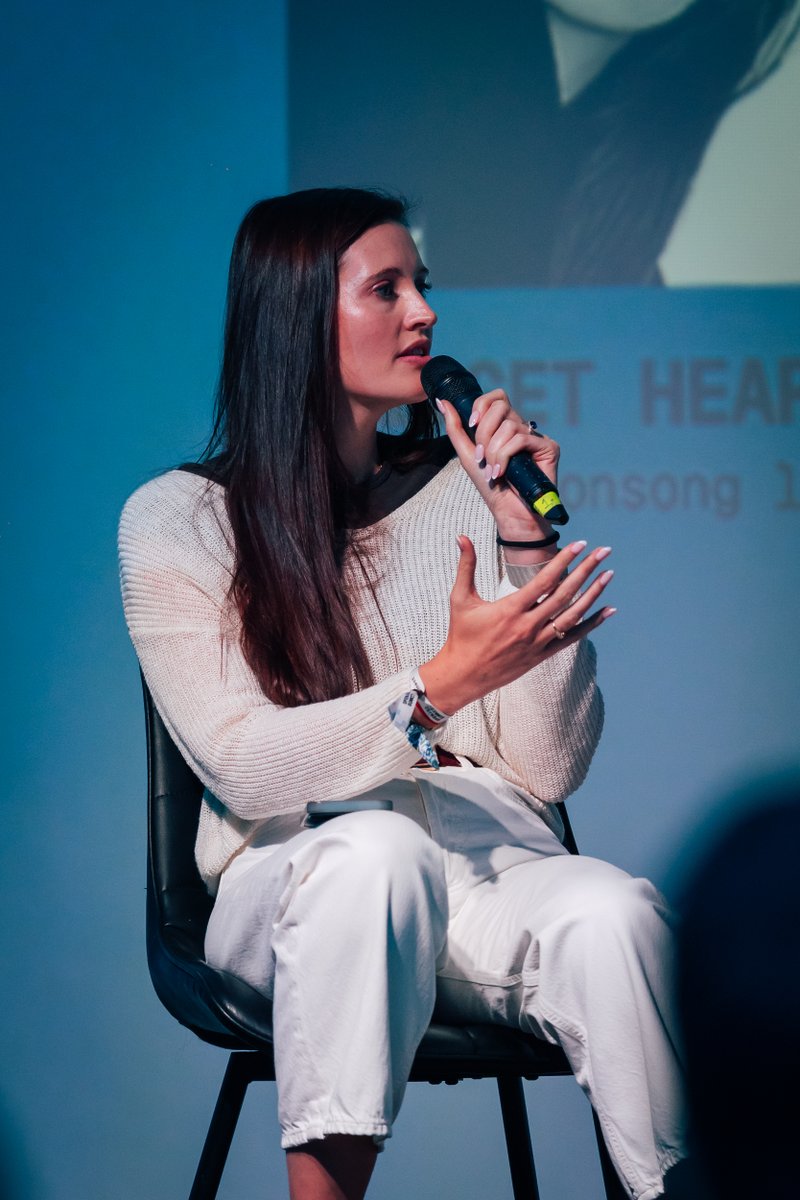 moonsonglabs_'s tweet image. What a week at @EFDevcon in Buenos Aires 🇦🇷

We kicked off with @ffarall giving a talk on “Beyond the Runtime – Unlocking the Substrate Node Potential" at @Polkadotsub0.

Then @BridgetHearst moderated "The Age of Autonomous Economies: How AI Agents Will Redefine On-Chain…