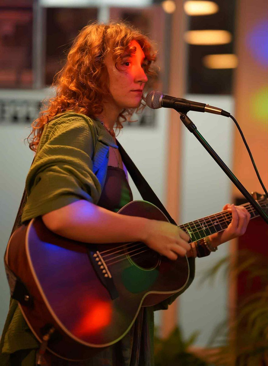 wheeltapperbar's tweet image. Friday 28th we take a slower pace here at The Wheeltapper, as we welcome back @rainbowfrogbics for the final time this year. Performing some of her own amazing music along with some great covers. Starting roughly from 9pm