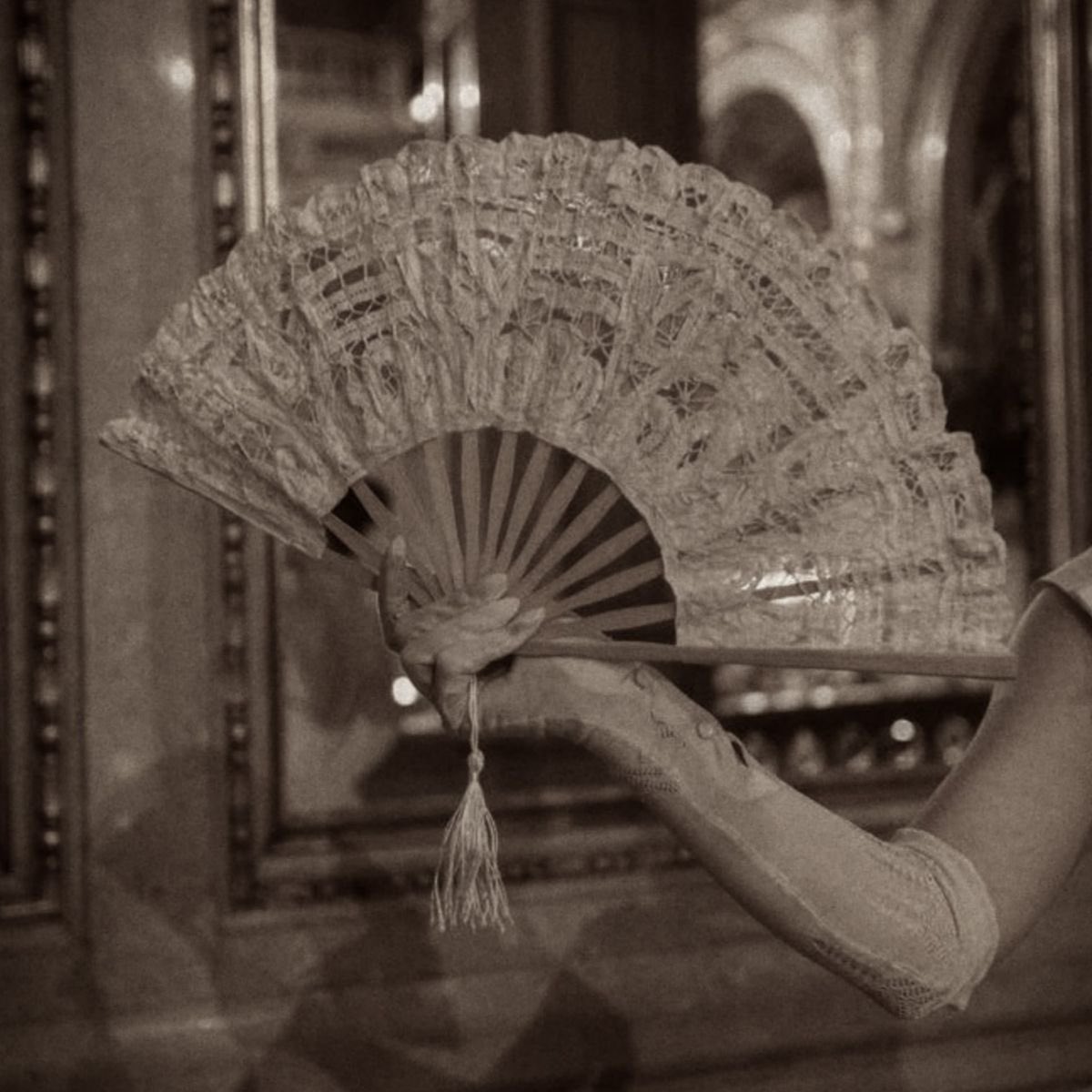 llivi_ds's tweet image. #Pintrest Victorian era vibes 🕯️🪞