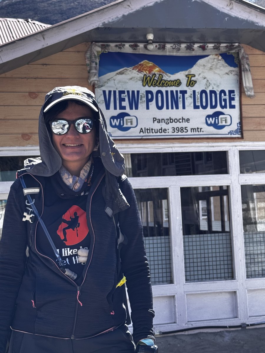 Hike_with_Kate's tweet image. I&apos;m slowly elevating my little island nation internationally 🇸🇨✨

📍Himalayas , Everest Region