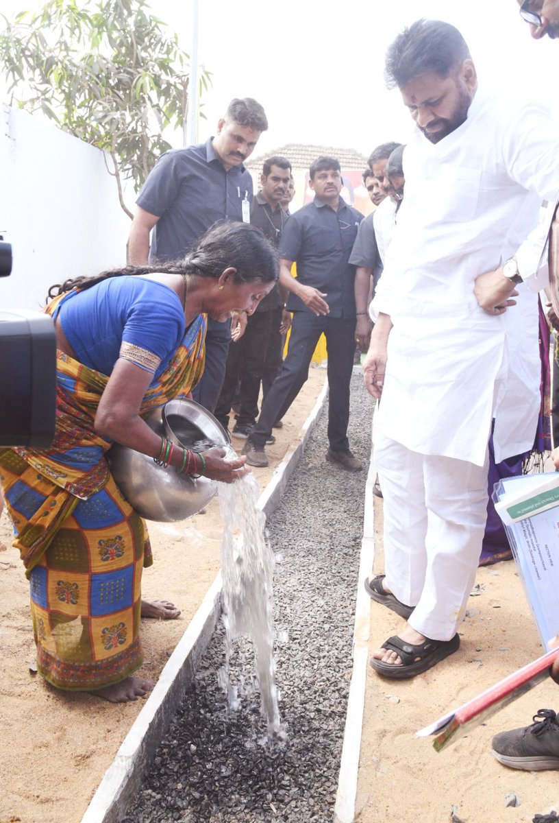 JSPSavve's tweet image. Hon&apos;ble DyCM Shri @PawanKalyan garu inspected the new Magic Drain in I.S. Jagannathapuram, built in three days under MGNREGS for ₹77,173. The three-layer stone filter and soak pits help manage wastewater, reduce odor and mosquitoes, and improve groundwater.

#PawanKalyanAneNenu